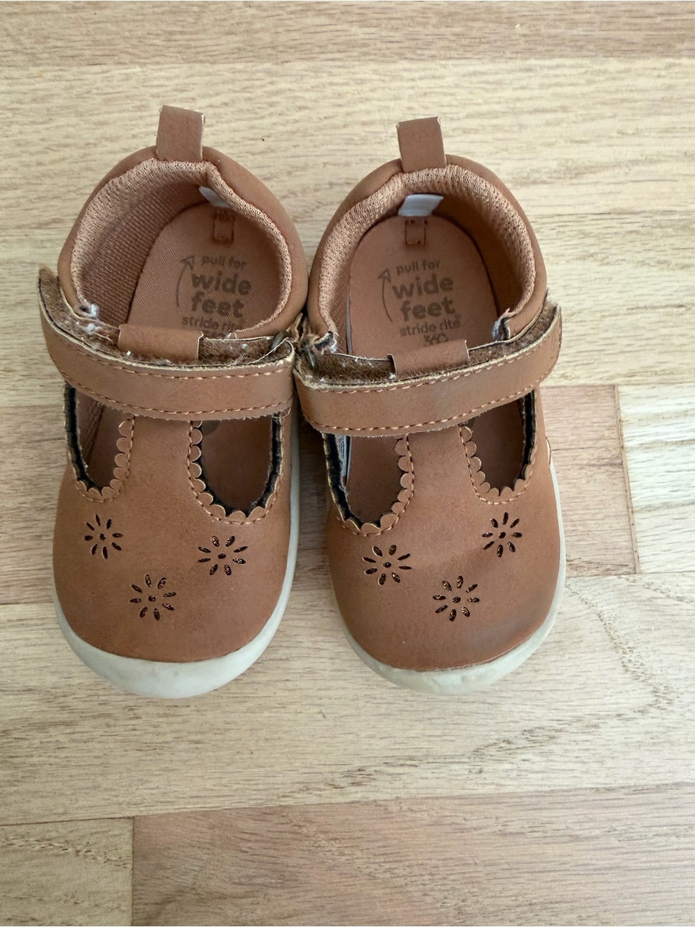 Stride Rite Cheyenne Tan/Brown Floral Cutout Mary Jane Walker Shoes 5M